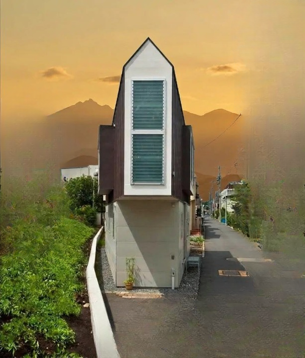 This Narrow Home in Japan Looks Small From the Outside—But Its Interior Completely Changes That Impression
