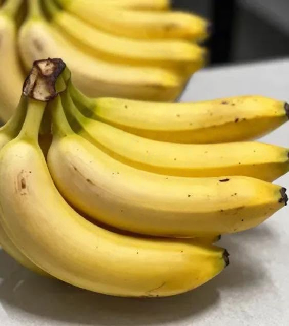 What Happens to Your Body When You Eat Bananas Every Day — A Simple Look at Their Nutritional Benefits, Possible Effects, and Why This Common Fruit Is So Widely Recommended