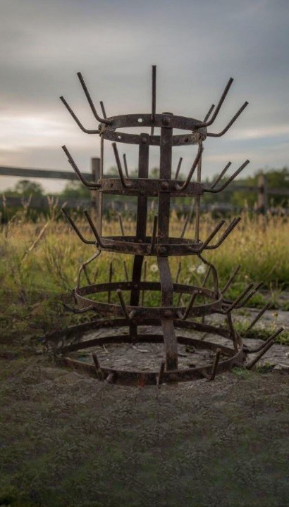 The Forgotten “Metal Tree” in a 1907 Kitchen Reveals the Ingenious Daily Life of Early 20th-Century Homes