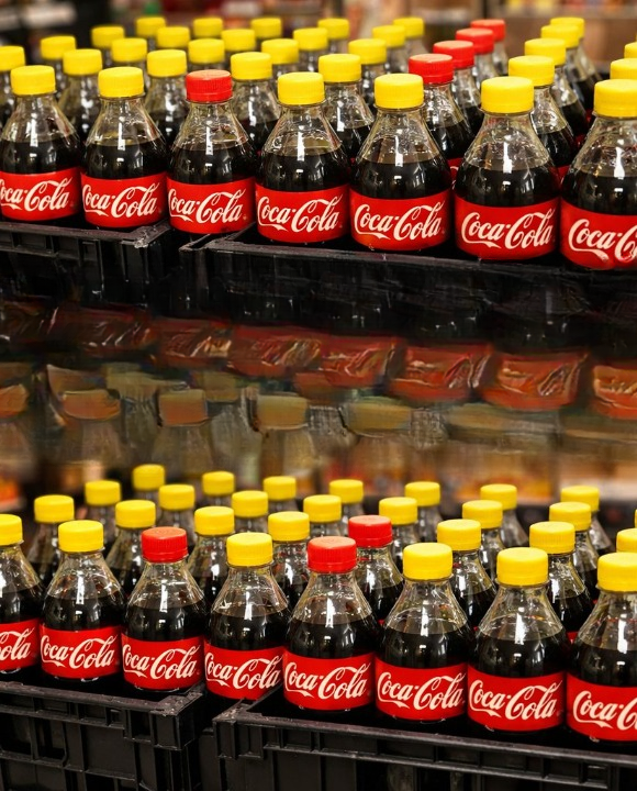 The Meaning Behind Coca-Cola’s Yellow Bottle Caps: A Closer Look at Tradition, Ingredients, and Cultural Awareness