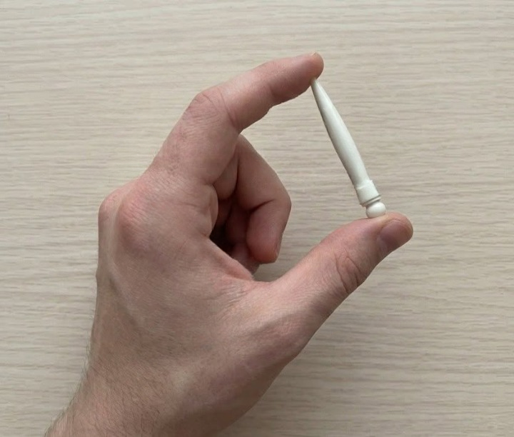 Strange Object Found in a Bed Sparks Mystery Before Simple Explanation Reveals It Was Just an Old Painter’s Tool Left Behind — A Story About How the Mind Turns Ordinary Things Into Curious Discoveries