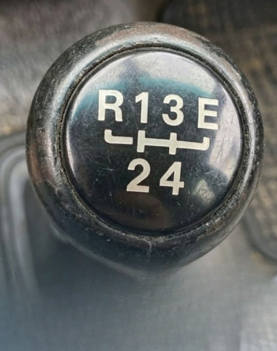 What Does the “E” on Some Car Gear Sticks Mean? Understanding Economy Mode and How It Works