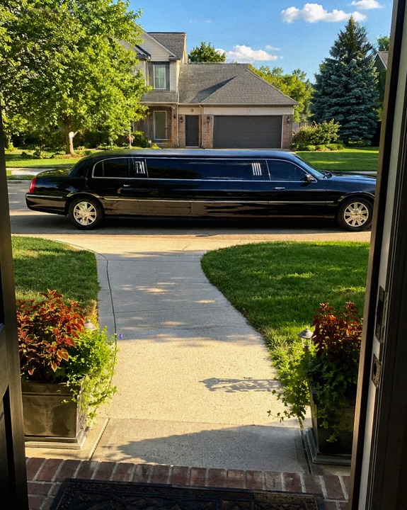 My 7-Year-Old Gave Her Stuffed Rabbit to a Crying Girl in the Hospital Waiting Room – Two Days Later, a Long Black Limo Pulled Up Outside Our House