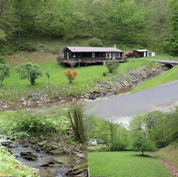 Beautiful Ranch with 0.63 Acres in Elkins, West Virginia — A Quiet Home Full of Possibility