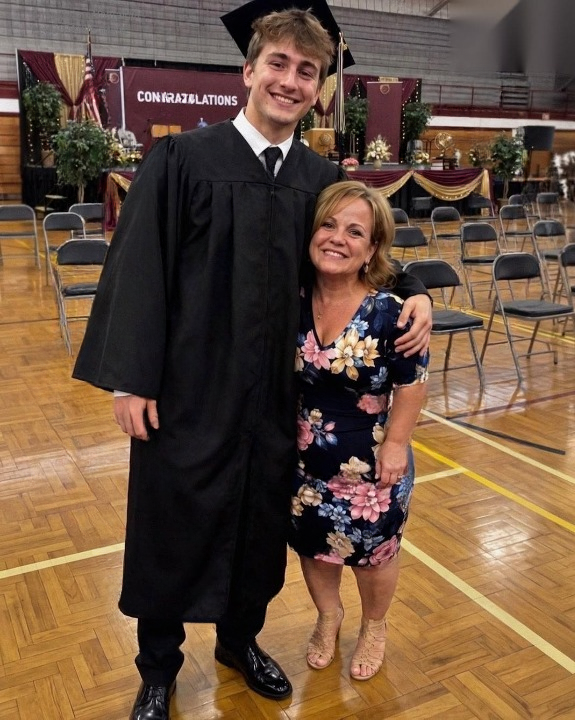 My Mom Raised Me Alone — But at My College Graduation, a Stranger Claimed He Was My Father and Changed Everything