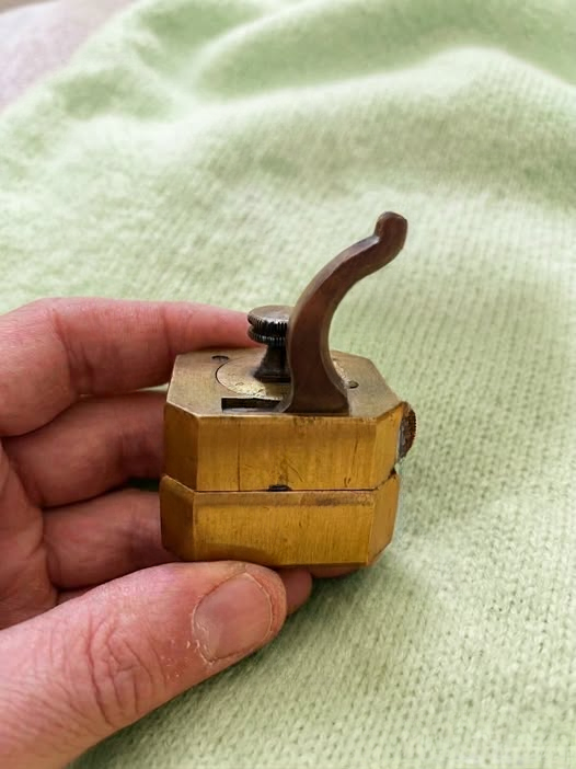 I Bought a Strange Metal Object at a Flea Market—What It Turned Out to Be Revealed a Fascinating and Surprising Piece of Medical History