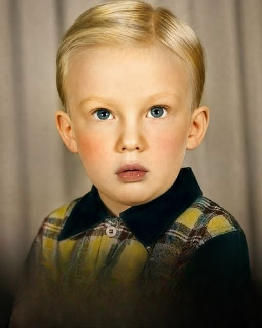 The Story Behind Childhood Photographs: Why Old Pictures of Public Figures Fascinate So Many People