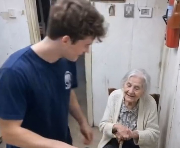 A Poor College Student Cleaned an Elderly Woman’s House for Months Without Ever Being Paid—After She Passed Away, One Letter Changed Everything