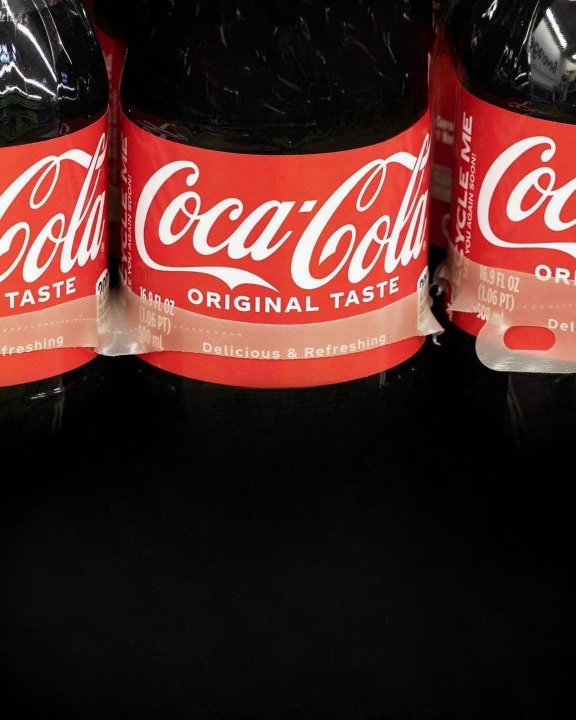 Viewers Think They’ve Spotted a Hidden “Smile” in the Coca-Cola Logo