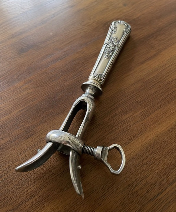 The Forgotten Object in My Grandmother’s Drawer That Uncovered a Family Secret We Never Expected